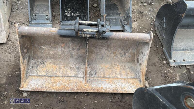30'' ditching bucket to suit 0.75t (25mm pins)