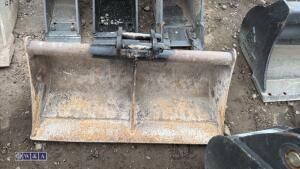 30'' ditching bucket to suit 0.75t (25mm pins)