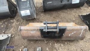 30'' ditching bucket to suit 0.75t (25mm pins) - 4