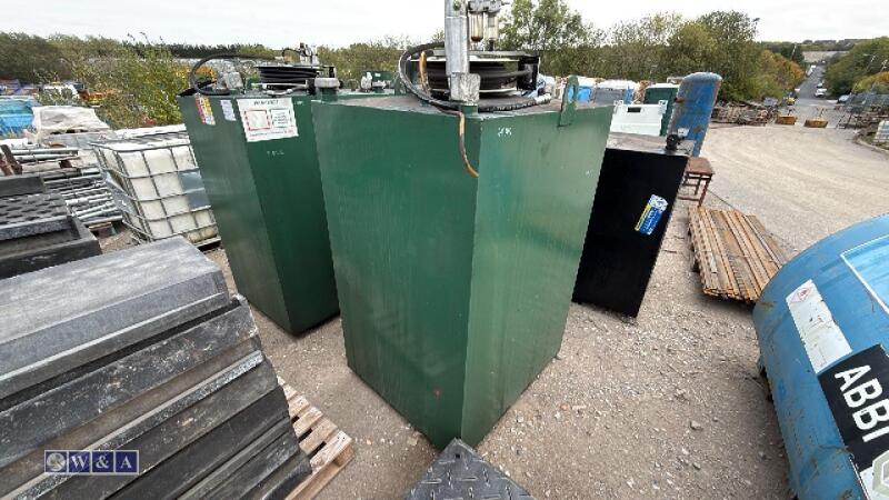 1160ltr oil tank c/w hose reel