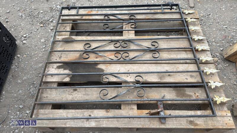 Metal garden gate (to suit approx 3ft 9'' opening)