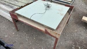 Scales & stand