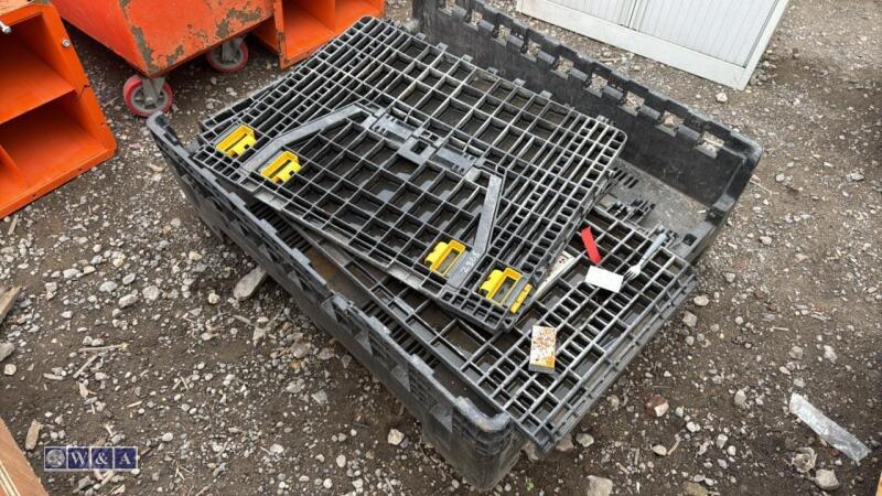 Plastic folding crate