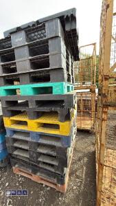 Quantity of plastic pallets