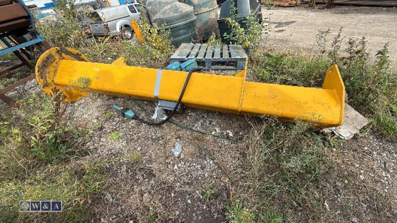 DEMAG pedestal lift crane