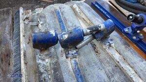 4 x concrete float heads - 3