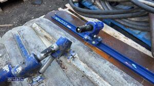 4 x concrete float heads - 4