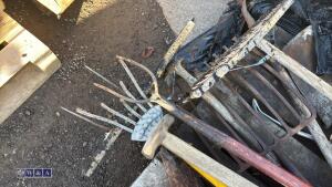 Pallet of hand tools - 2