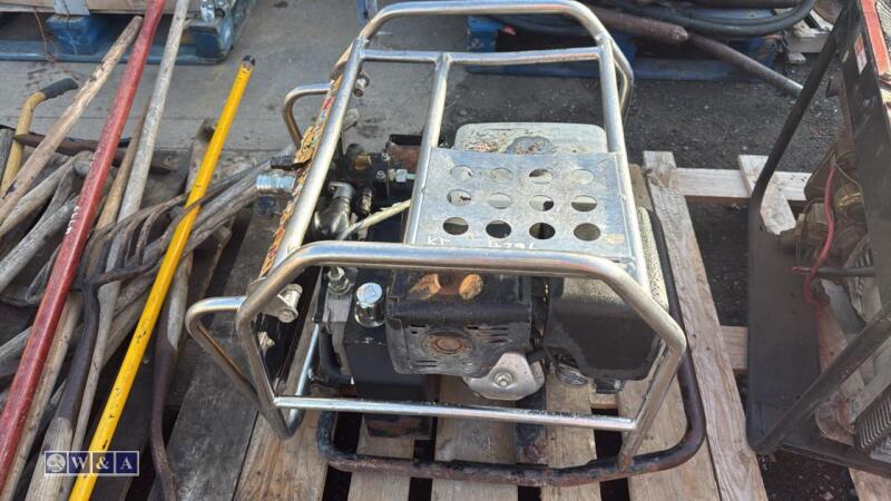 JCB BEAVER petrol hydraulic breaker pack