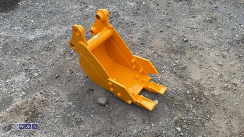 9'' digging bucket (30mm pins)
