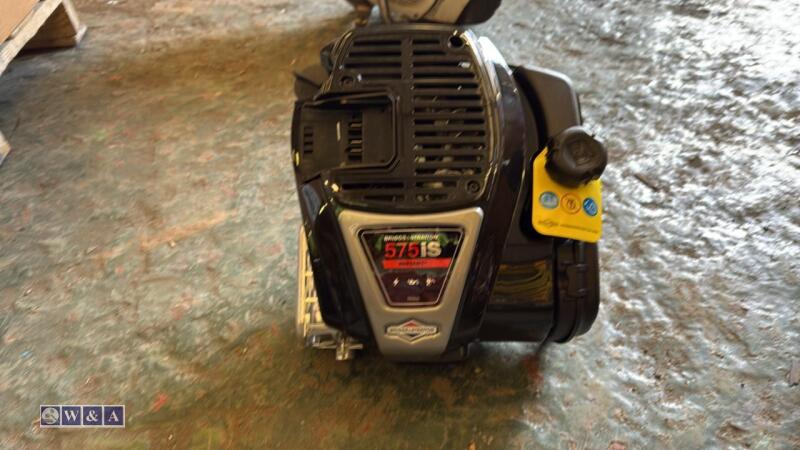 2 x BRIGGS & STRATTON mower engines (unused)