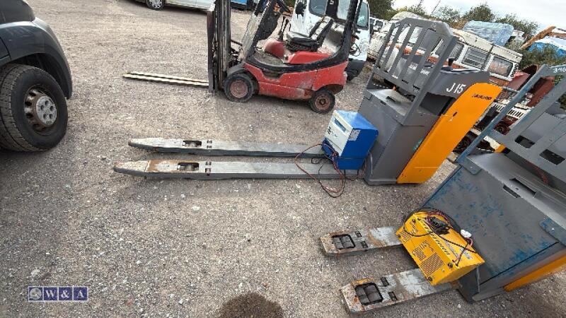 2016 JUNGHEINRICH 120 electric pump truck c/w charger
