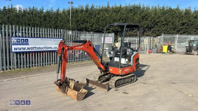 2014 KUBOTA KX15-4 excavator c/w 2 x buckets