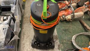 GUTTER SUCKER gutter cleaning machine c/w set of carbon fibre poles - 3
