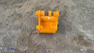 9'' digging bucket (30mm pins) - 5