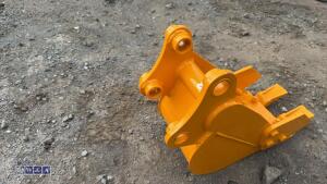 9'' digging bucket (30mm pins) - 6