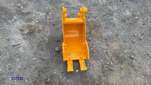 9'' digging bucket (30mm pins) - 2