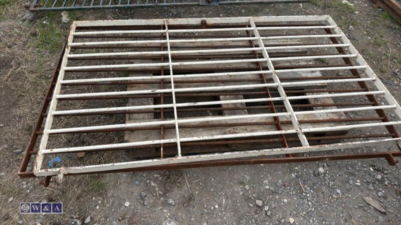 2 x metal gates to suit a 45'' opening each