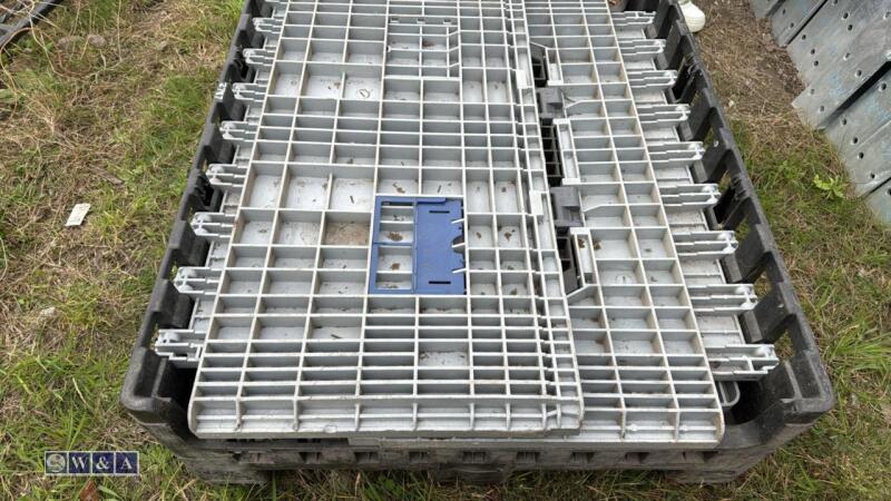 Plastic foldable pallet box