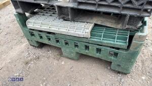 Plastic foldable pallet box - 3