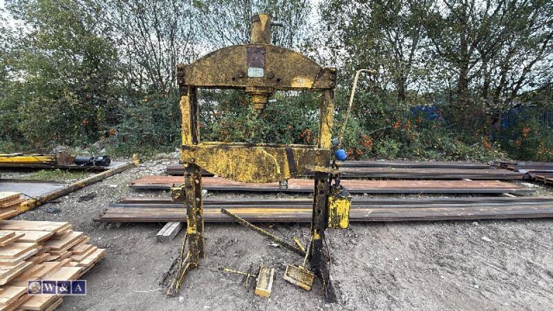 Hydraulic press