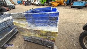 Pallet of plastic trays - 3