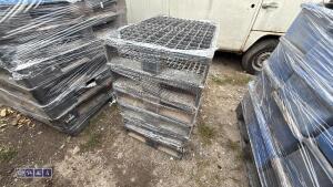 Stack of plastic pallets (small) - 3