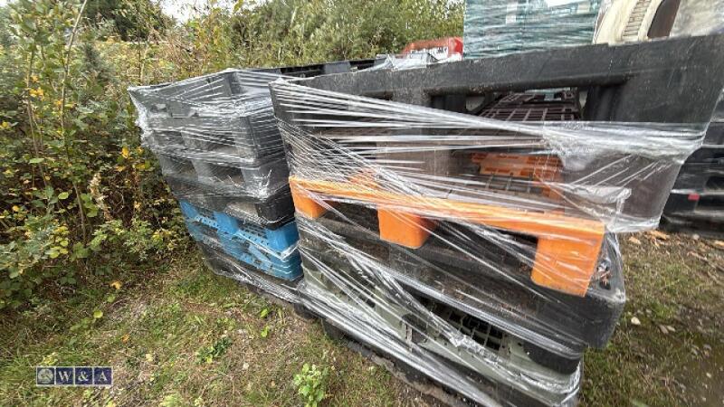 2 x stacks of plastic pallets