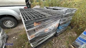 2 x stacks of plastic pallets - 3