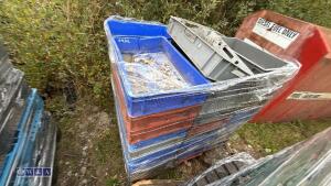 Pallet of plastic trays - 2