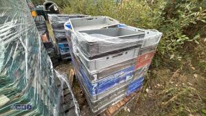 Pallet of plastic trays - 3