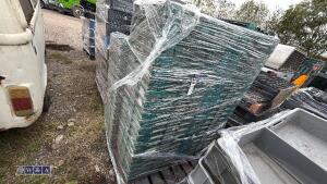 Pallet of plastic trays - 3