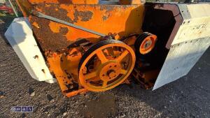 GANDINI 3 cylinder diesel wood chipper - 2