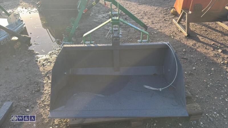4ft Manual tip tractor mounted earth scoop / grader (unused)