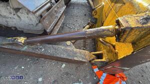 LIEBHERR 731 tracked dozer with LGP tracks & single blade (overheating) - 10