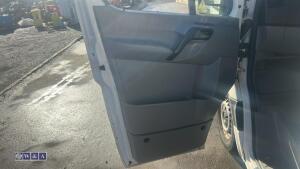 VOLKSWAGEN CRAFTER CR35 TDI LWB 6 speed manual freezer van (YX16 UMK)(MoT 29th January 2027)(V5 in office) - 16