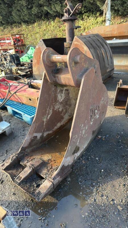 2ft digging bucket (65mm pins)
