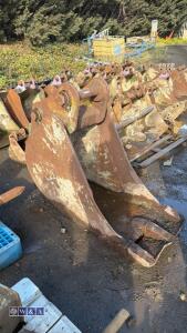 2ft digging bucket (65mm pins) - 2