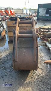 2ft digging bucket (65mm pins) - 4