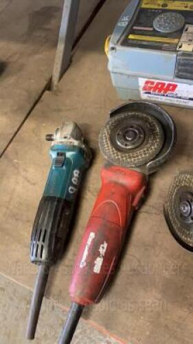 2 x grinders (1 x MAKITA 1 x MILWAUKEE)