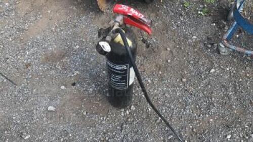 Carbon dioxide fire extinguisher