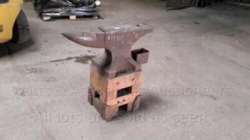 Medium anvil c/w wooden block stand