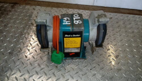 BLACK & DECKER bench grinder