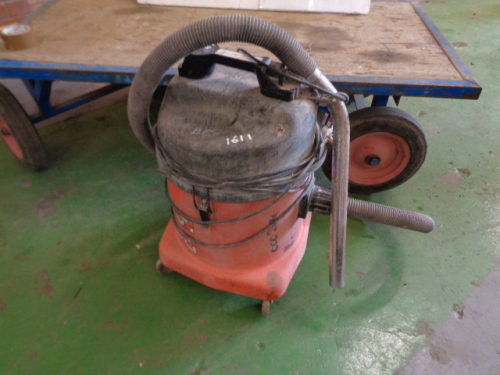 NUMATIC 110v vacuum c/w hose