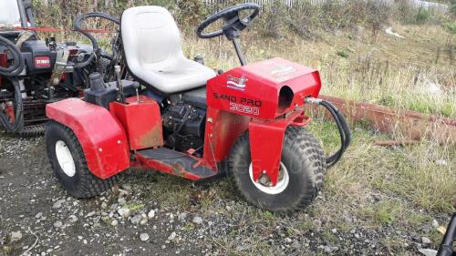 TORO SAND PRO 3020 V-twin petrol bunker rake