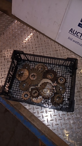 Tray of cutting blades