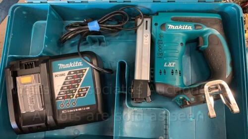 MAKITA 18v stapler c/w case