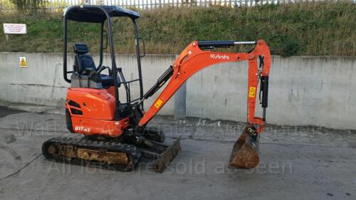 2018 KUBOTA U17-3 rubber tracked excavator (s/n T01H32429) with bucket, blade, piped, expanding tracks & red key