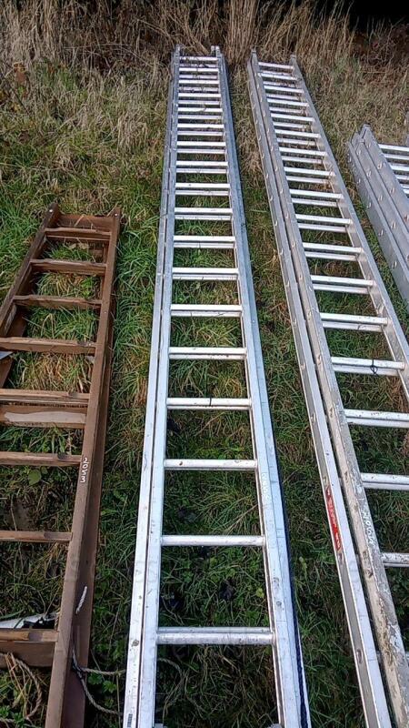 Double aluminium extendable ladder