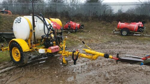 Single axle water bowser with HONDA pump